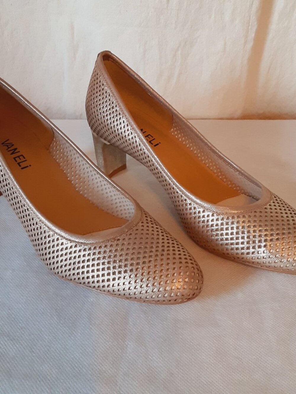 VANELI WOMENS SHOES DAWNE PLATINO GRID PUMP 7.5 N NIB